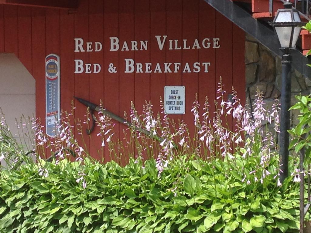 Red Barn Village Bed & Breakfast Clarks Summit Exterior photo